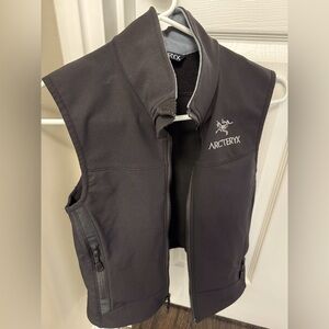 Black Arc’teryx vest for women